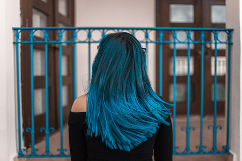 Woman with blue hair : Hair colour care tips