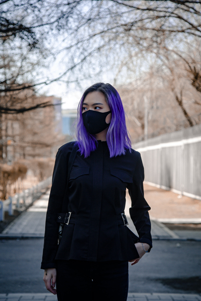 Woman wearing a face mask : Alternative masks